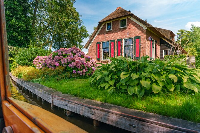 Giethoorn Day Trip from Amsterdam with Boat Trip - Back to Amsterdam: quiet transit, tired feet, good photos