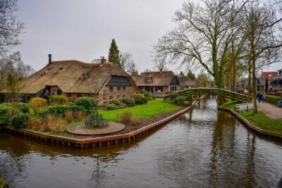 Giethoorn Guided DayTrip from Amsterdam