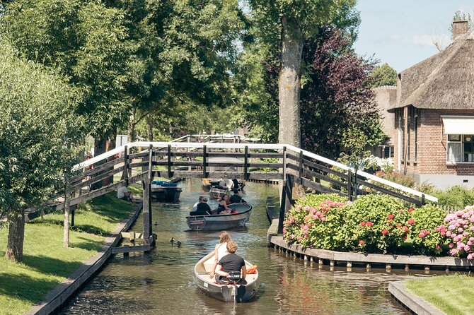 Giethoorn Luxury Private Bus Tour + Zaanse Schans (7 guests) - A luxury pickup that makes the morning feel easy