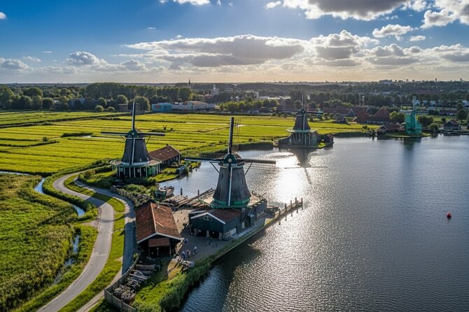 Giethoorn Luxury Private Bus Tour + Zaanse Schans (7 guests) - Giethoorn: canals, thatched cottages, and a tight 30-minute taste