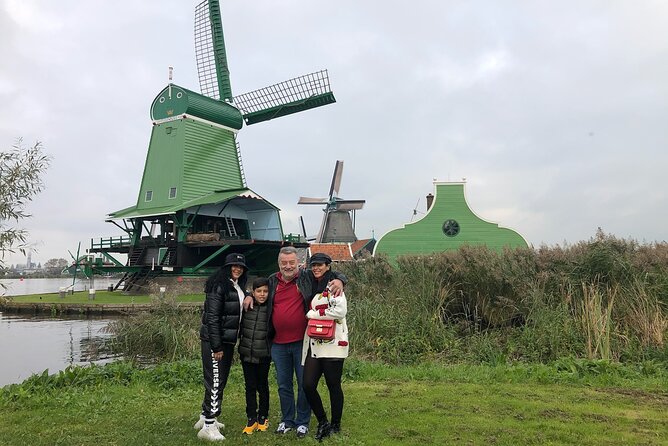 Giethoorn, Private Boat Tour & Zaanse Schans Windmills - Giethoorn private boat tour and the 1 hour canal cruise