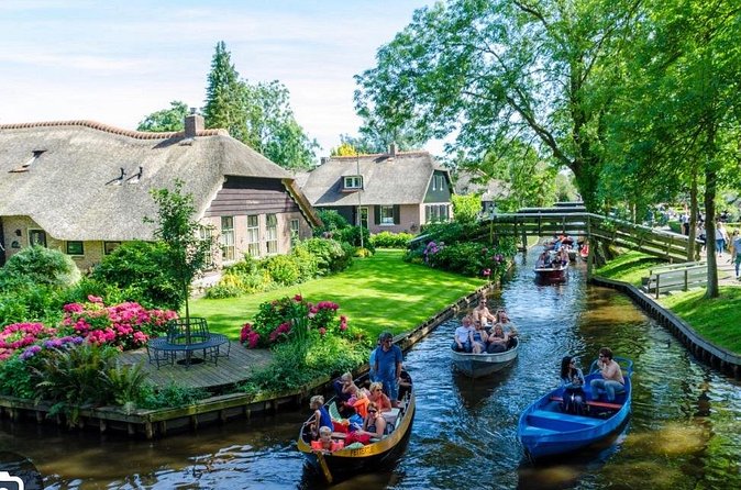 Giethoorn Private Day Tour From Amsterdam (Including Boat Tour!) - English-Friendly, Wi-Fi Onboard, and Staying Connected