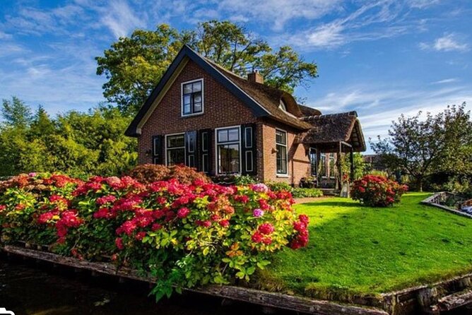 Giethoorn Private Day Tour From Amsterdam (Including Boat Tour!) - The Boat Tour Part: Canals, Cottages, and Photo Timing