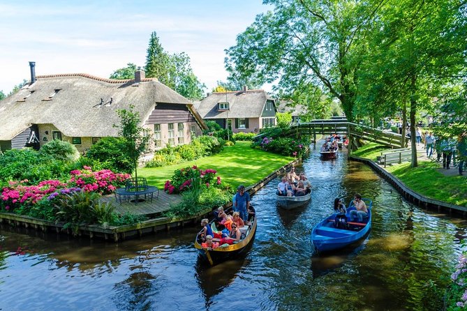 Giethoorn Private Tour & Boat Trip - 10:00 am Mercedes pickup, and why it changes the whole day