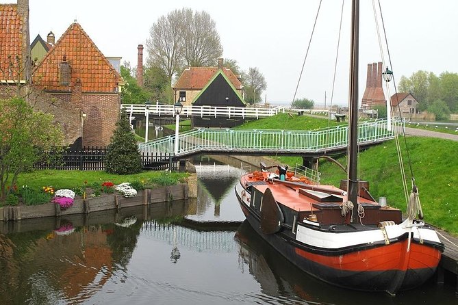 Giethoorn Private Tour from Amsterdam in Jaguar S Type - Giethoorn for three hours: canals, bridges, and slow pacing