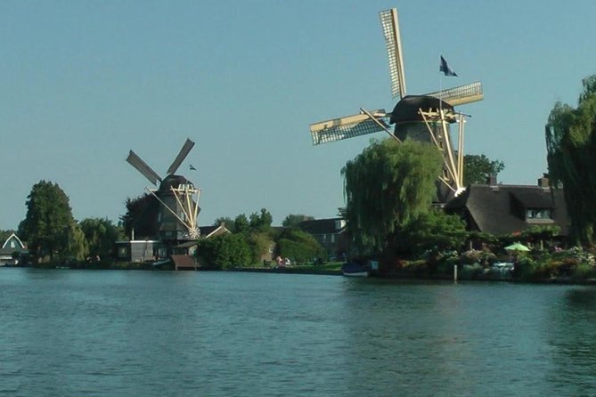 Giethoorn Private Tour Guide Giethoorn in luxury Jaguar S Type - Molen de Vriendschap: twin windmills, quick photos, easy wins