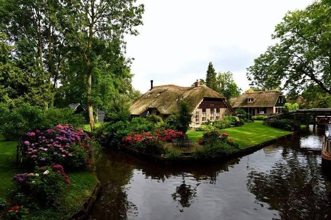 Giethoorn, Zaandam & Zaanse Schans Day Tour w/ Small Boat Ride - A practical Amsterdam day: how the two stops fit together