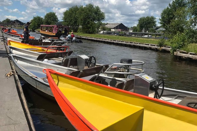 Giethoorn, Zaanse Schans Windmills Guided Day Trip from Amsterdam - How the guide shapes the whole experience