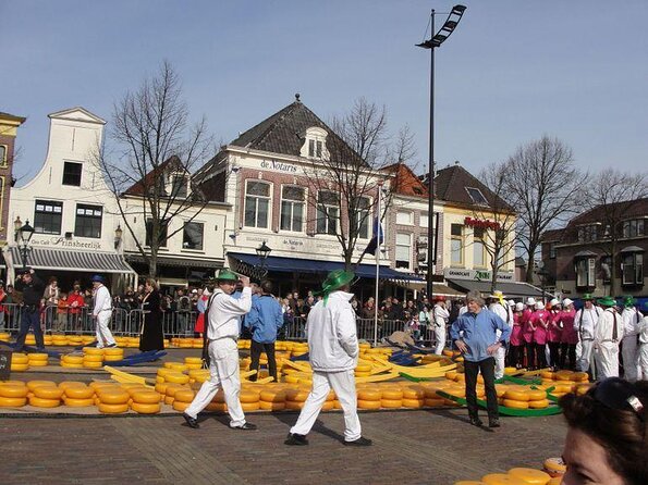 Half-Day Edam and Volendam Private Walking Tour from Amsterdam - Family Smokehouse After the Walk: A Smart Place to Stay Longer