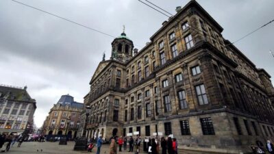 Happy B-day Amsterdam! Guided Tour with a History Buff