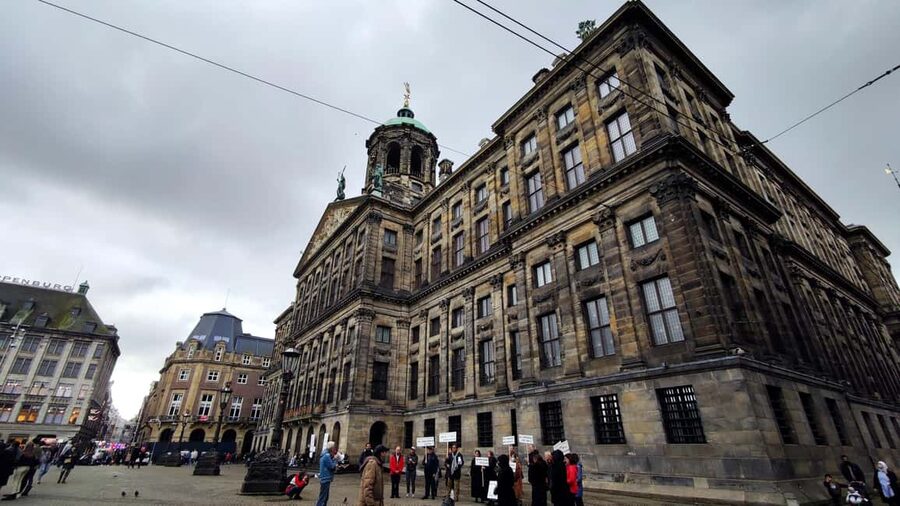 Happy B-day Amsterdam! Guided Tour with a History Buff - The Golden Age canal triangle, why it’s the real backbone