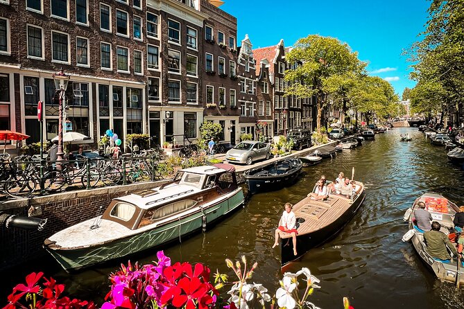 Humans of Amsterdam: Cultural Walking Tour incl. meeting 2 locals - Stop 5 in De Wallen: the red light district through Rose’s perspective