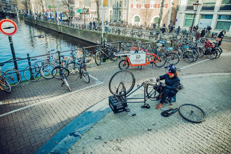Humans of Amsterdam - Small group cultural walking tour - Canal Belt to De Jordaan, seeing the city through stories