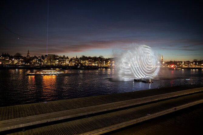 Light Festival Boat Tour max. 10 Guests incl. Gluwhein/Snacks - Who should book this light festival boat tour