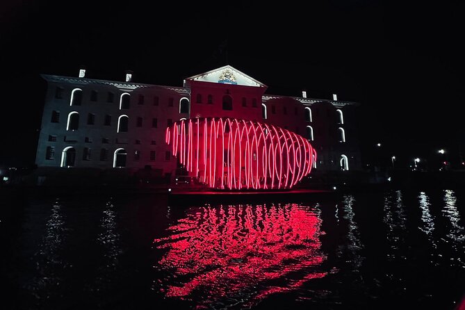Light Festival Private Cruise incl Snacks and hot Gluhwein - The 1,000-Light Bridge and the Big Seven-Bridge View
