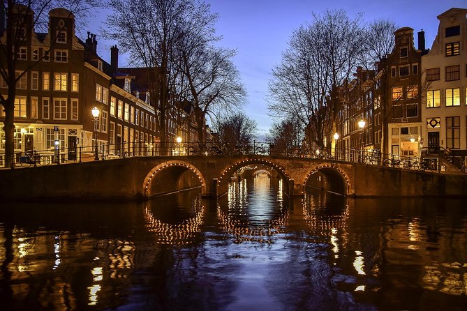 Light Festival Private Cruise incl Snacks and hot Gluhwein - Cruising the UNESCO Canal Belt, Then a City River View