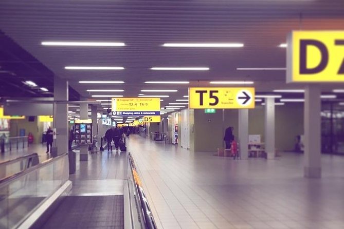 Luxury private AMS Schiphol Airport Departure transfer - The Mercedes ride details that make the difference