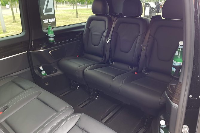 Luxury transfer From Amsterdam Schiphol airport to Rotterdam Cruise terminal - Inside the executive vehicle: comfort and useful extras
