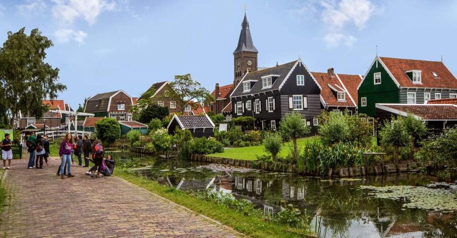 Marken, Volendam and Edam: Private Full-Day Tour - The IJsselmeer Boat Ride to Volendam (and Winter Changes)