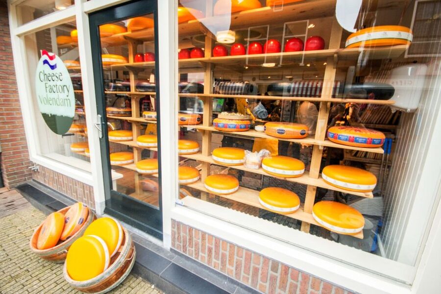 Marken, Volendam and Edam: Private Full-Day Tour - Volendam Fishermen, a Labyrinth Walk, and Cheese Tasting