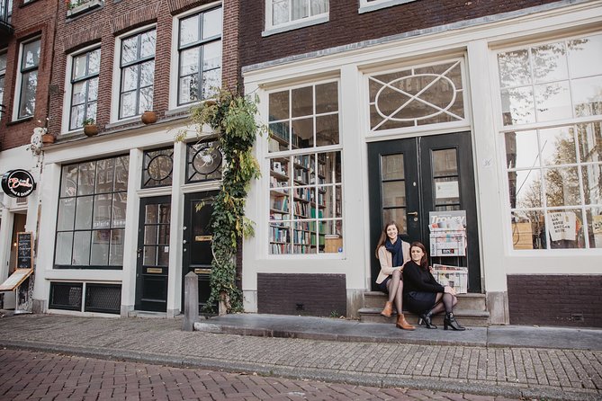 Memories for life - Photo shoots in Amsterdam with a professional photographer - Rain happens, so the plan has umbrellas and backup ideas