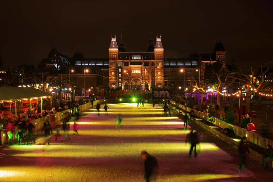 Museumplein Ice Rink Entry Ticket - Museumplein Ice Rink, with the Rijksmuseum behind you