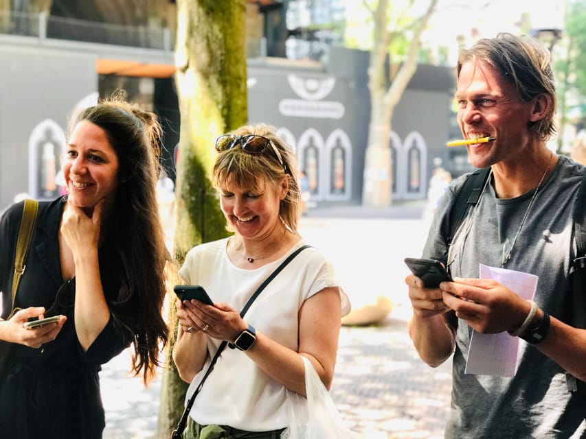 Outside Escape Amsterdam with your friend(s) and have fun! - Smartphone and data: the real make-or-break detail