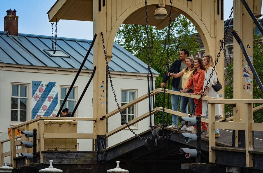 Outside Escape Amsterdam with your friend(s) and have fun! - Who this fits best in Amsterdam (and who might not love it)