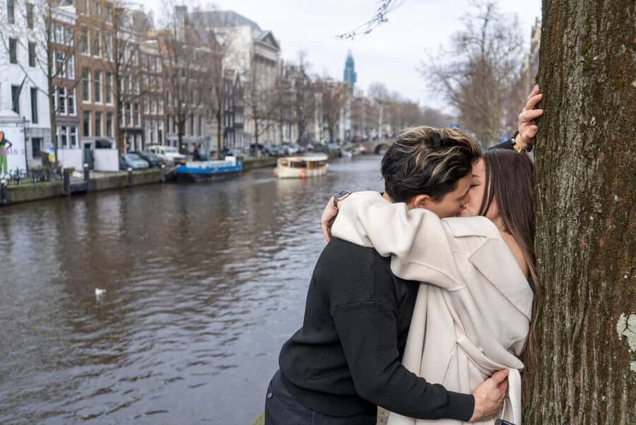Premium Romantic Photoshoot Experience for Couples - Meeting at Huidenstraat 32 and what your first minutes feel like