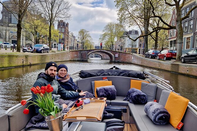 Private 90 Minute Amsterdam Canal Belt Exploration Cruise - Drinks on board: simple add-ons, clear expectations