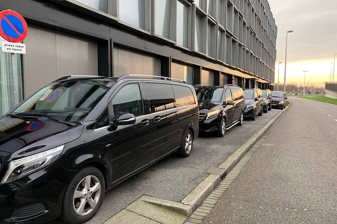 Private Airport Transfer Schiphol Airport to Amsterdam - Meeting point clarity and how to avoid the airport scramble