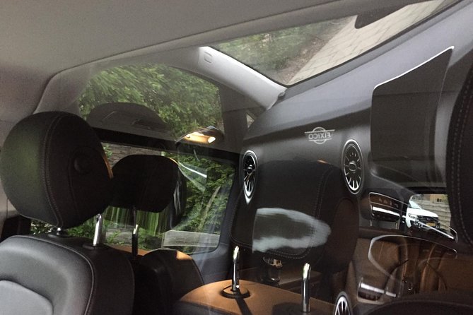 Private Amsterdam Departure Transfer to AMS Schiphol Airport - Where you meet the driver and how pickup works in Amsterdam