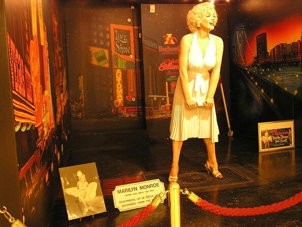 Private Amsterdam Red Light District tour including sex museum - Getting to the start point and how the 2 hours runs