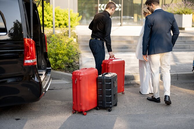 Private Amsterdam Schiphol Airport Transfer Service - Getting picked up inside Schiphol, next to Burger King