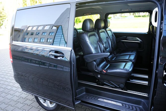 Private Amsterdam Schiphol Airport Transfer Service - How hotel and address pickups work at the main exit