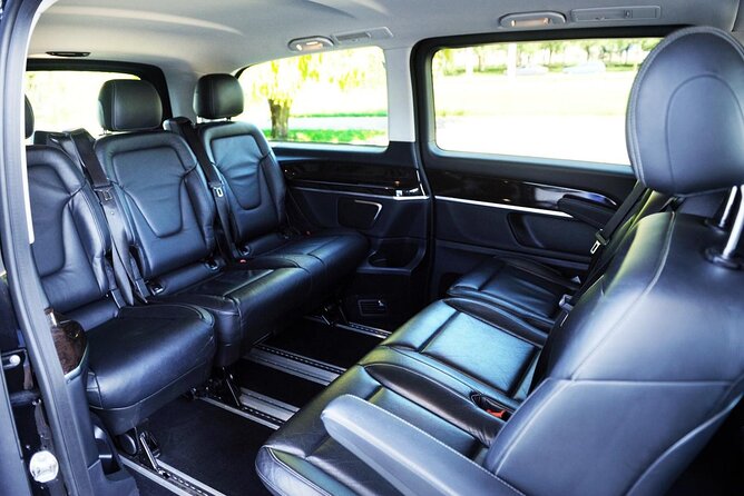 Private Amsterdam Schiphol Airport Transfer Service - Private, air-conditioned comfort for your whole group