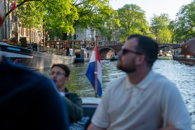 Private Boat Tour Amsterdam - 90 Min incl. welcome drink on historic saloon boat - The 90-minute cruise rhythm: all the passing-by, with a point