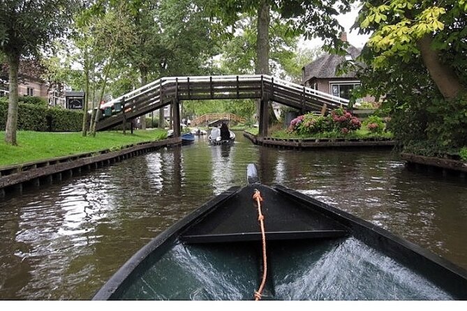 Private custom tour from Amsterdam to Giethoorn - Giethoorn’s canals and footbridges, the peaceful side of the Netherlands