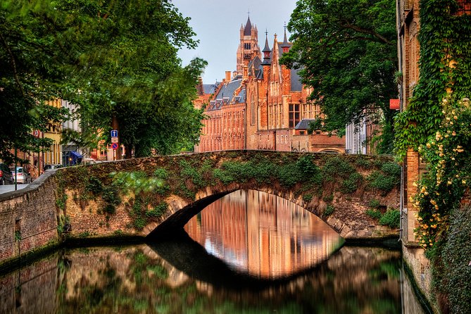 Private day trip to Bruges from Amsterdam - Door-to-Door Transfers in an Air-Conditioned Sedan or Minivan