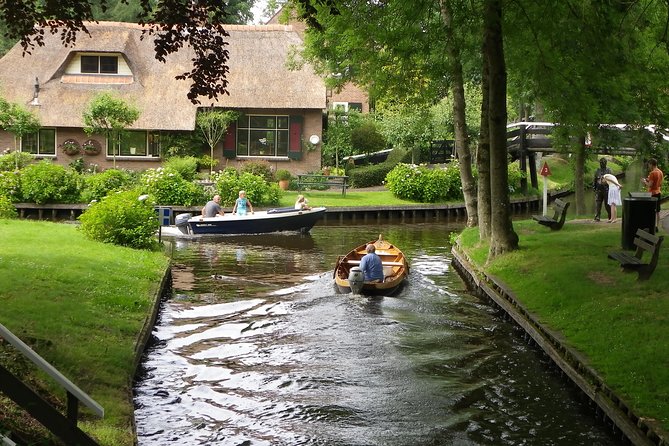 Private day trip to Giethoorn and the Enclosing Dike - A private day that connects two sides of Dutch life
