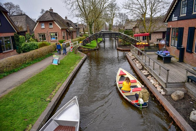 Private Daytrip Giethoorn and Windmills of Zaanse Schans from Amsterdam - Price and Value for a Group of Up to Three