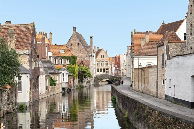 Private direct transfer from Amsterdam to Bruges - Inside the Vehicle: Comfort, Air-Conditioning, and Luggage Space