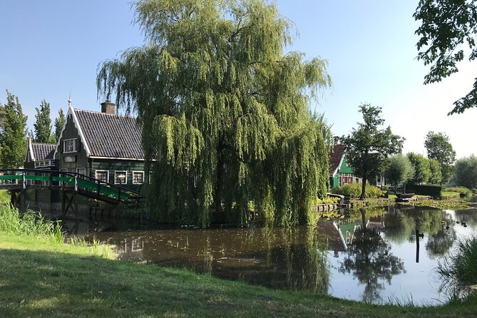 Private Excursion to Zaanse Schans, Edam, Volendam and Marken - Stop 3, Volendam: harbor time and a lunch that can be the best part