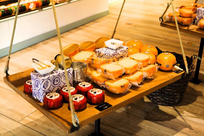Private Guided Highlights of Holland Tour with Cheese Tasting - Volendam lunch break and the harbour-side mood
