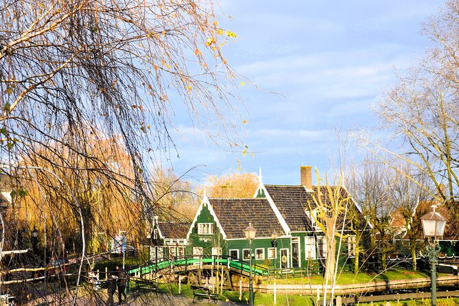 Private Guided Keukenhof Gardens and Zaanse Schans Tour - Clogs at Kooijman Souvenirs and the climbable Molen De Kat