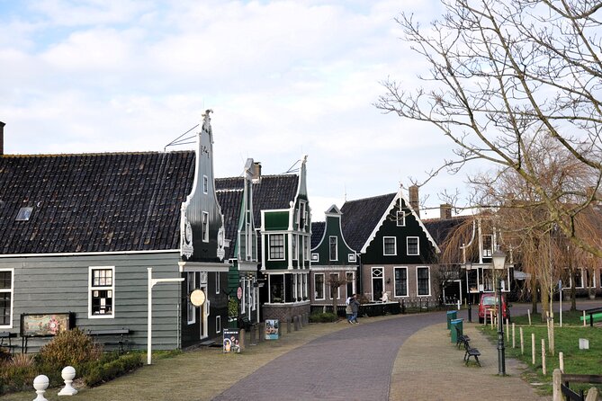 Private Guided Keukenhof Gardens and Zaanse Schans Tour - Keukenhof: timed entry, two hours of flowers, and lunch reality
