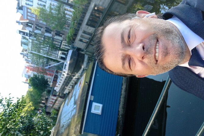 Private Minivan Transfer to or from Schiphol Airport - The Ride Itself: Air-Conditioned Comfort for Up to 8