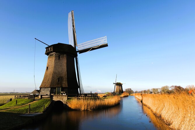Private Off-the-beaten-path Countryside Windmill Tour - Volendam lunch choice and Edam town time for cheese fans