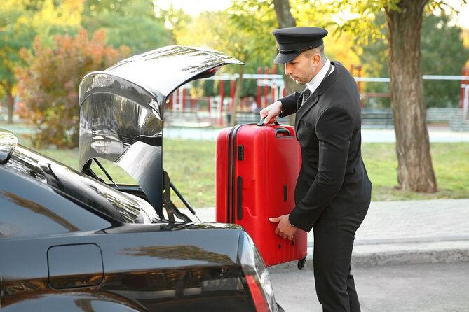 Private One way Transfer Amsterdam Airport to Amsterdam - Finding Your Driver at Schiphol: Evert van de Beekstraat and Clear Pickup Moves