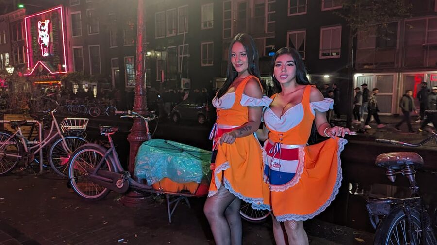 Private Red Light Tour City Center with Beer Maid Guide - Practical Tips for a Smooth Night